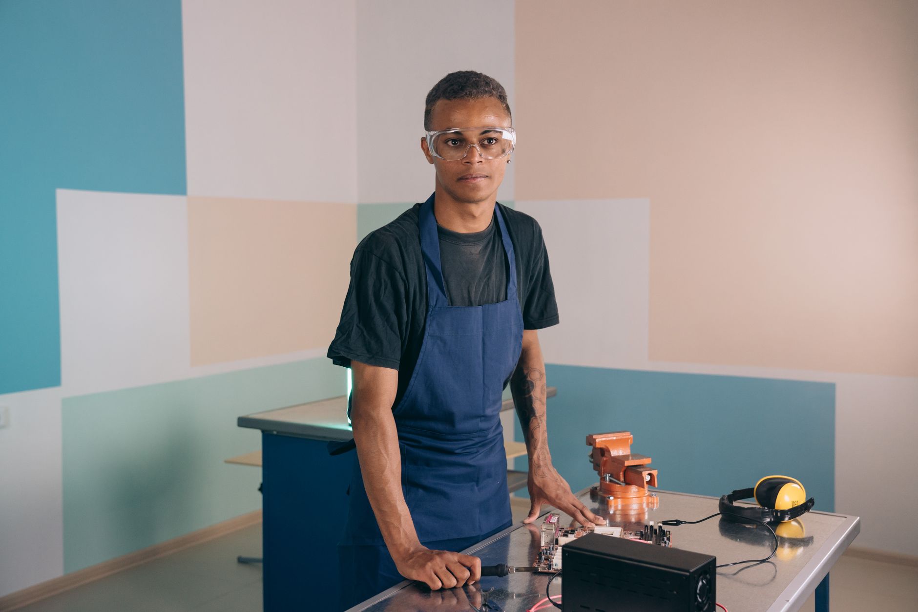 Connected-hardware startup — Hardware / IoT